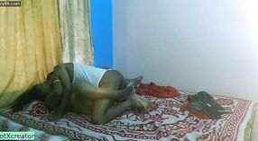 Hindistan'dan Bhabhi, kocası işteyken XXX kız arkadaşını sıcak ve kirli bir eylem için çağırıyor! 11 dakika 00 saniyelik