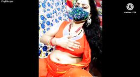 Priya Bhabhi ' s webcam show: dheweke susu lan sikil Ing Delhi 0 min 40 sec