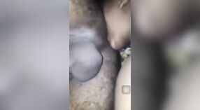 Una chica cachonda se masturba el culo y luego se la follan 1 mín. 30 sec