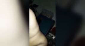 Một cô gái sừng được ass của cô giật ra và sau đó được fucked 2 tối thiểu 30 sn