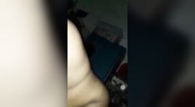 Une fille excitée se fait branler le cul puis se fait baiser 2 minute 30 sec