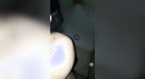 Um tesão de menina recebe seu burro masturbei e, em seguida, fica fodido 4 minuto 00 SEC