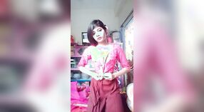 Dễ Thương Desi Châu á Trong Một Sexy Sari 1 tối thiểu 40 sn