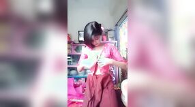 可爱的Desi Asian在性感的纱丽中 1 敏 50 sec