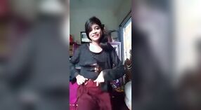 Lindo Desi Asiático en un Sari Sexy 3 mín. 00 sec