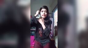 Lindo Desi Asiático en un Sari Sexy 3 mín. 30 sec