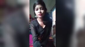 Lindo Desi Asiático en un Sari Sexy 3 mín. 50 sec