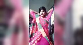 Dễ Thương Desi Châu á Trong Một Sexy Sari 0 tối thiểu 0 sn