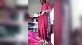 Lindo Desi Asiático en un Sari Sexy 1 mín. 10 sec