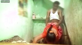 Kamar mandi seks karo Tamil lady sing tresna kanggo ngapusi ing wong 2 min 50 sec