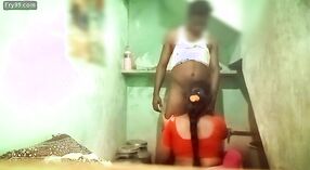 Kamar mandi seks karo Tamil lady sing tresna kanggo ngapusi ing wong 0 min 0 sec