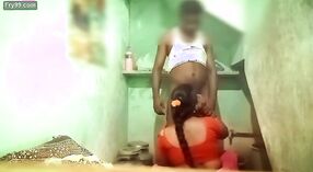 Seks kamar mandi dengan seorang wanita Tamil yang suka menipu suaminya 0 min 40 sec