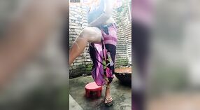 Sensuale bagno tempo con un solitario del Bangladesh villaggio ragazza 3 min 50 sec