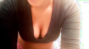 British girl's belly button piercing gets changed in steamy video 0 min 40 sec