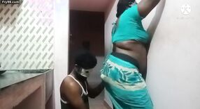 Istri Tamil menikmati seks berdiri di dapur pada malam hari 2 min 00 sec