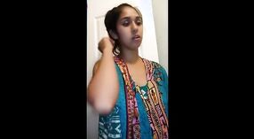 Индийская бхабхи шалит в видео дудхвали 2 минута 40 сек