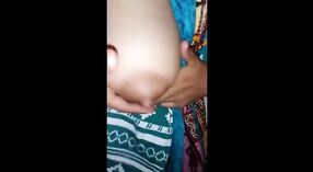 भारतीय भाभी गेट्स डुदवाली व्हिडिओ 3 मिन 00 सेकंद