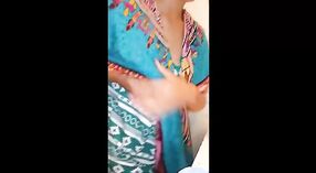 Indisches Mädchen wird in doodhwali-Video ungezogen 0 min 40 s