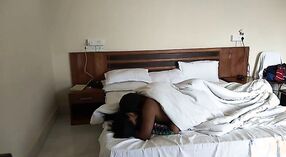 Indiano Couple's Steamy Honeymoon Sessione 0 min 0 sec