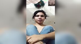 Gadis berdada memamerkan aset besarnya 1 min 50 sec