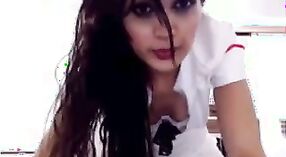 Nafeesa, de geile Pakistaanse schoonheid, geniet van wat stomende webcam-actie 4 min 50 sec