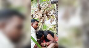 Tía desi y su joven devar tienen una sesión anal salvaje al aire libre 5 mín. 20 sec