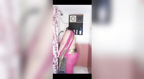 Chubby Bhabhi nuduhake kurva ing acara TV langsung 1 min 50 sec