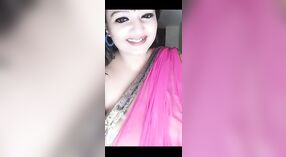 Chubby Bhabhi montre ses courbes dans une émission de télévision en direct 2 minute 10 sec