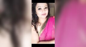 Chubby Bhabhi nuduhake kurva ing acara TV langsung 3 min 10 sec