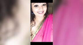 Chubby Bhabhi nuduhake kurva ing acara TV langsung 4 min 00 sec