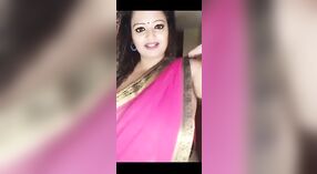 Mollig Bhabhi shows af haar curves in live TV show 0 min 0 sec