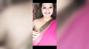 Mollig Bhabhi shows af haar curves in live TV show 0 min 50 sec