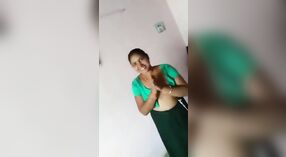 Tia Desi bonito Tamil falar em um encontro Sensual 0 minuto 0 SEC