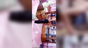 Bonita adolescente menina recebe danadinho em A quarto 1 minuto 10 SEC