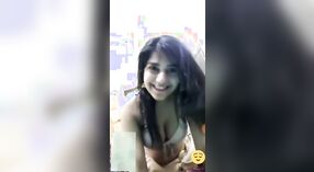 Tubuh Desi bhabi yang imut dan seksi 1 min 20 sec