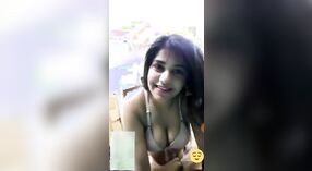 El cuerpo lindo y sexy de Desi bhabi 1 mín. 30 sec