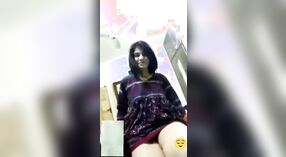 Desi bhabi'nin sevimli ve seksi vücudu 2 dakika 50 saniyelik