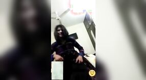 Desi Bhabi的可爱和性感的身体 3 敏 10 sec