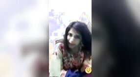 Desi Bhabi的可爱和性感的身体 0 敏 0 sec