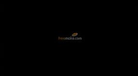 இந்தியாவில் உள்ள என்.ஆர்.ஐ ஜோடி நீராவி வீட்டு உடலுறவில் ஈடுபடுகிறது 8 நிமிடம் 20 நொடி