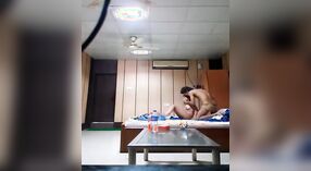 College minnaar gets hooked omhoog in klasse en Has seks in dorm kamer 11 min 00 sec