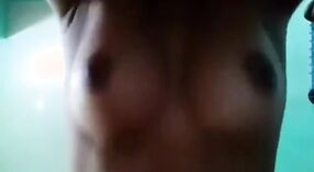 Istri Mahum menipu suaminya dengan payudara besarnya sambil bercinta keras di depan kamera 2 min 00 sec