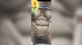 Desi menina mostra suas habilidades de dedilhado e se masturba 2 minuto 20 SEC