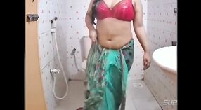 Semangat Bhabhi masih hidup dan sehat di kamar mandi 0 min 0 sec