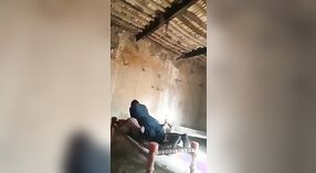 Une femme plus âgée Emballée descend et se salit avec un jeune homme 2 minute 00 sec