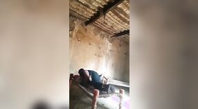 Une femme plus âgée Emballée descend et se salit avec un jeune homme 2 minute 20 sec