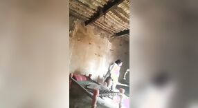 Une femme plus âgée Emballée descend et se salit avec un jeune homme 5 minute 00 sec