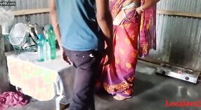 Red-Clad Bengalese Babe Ottiene Cattivo in Video 1 min 10 sec