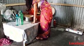 Czerwony ubrany Bengalski dziewczyna dostaje niegrzeczny w wideo 0 / min 0 sec