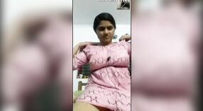 দেশি গার্ল তার শৃঙ্গাকার প্রেমিককে কামুক সংঘর্ষে টিজ করে 3 মিন 20 সেকেন্ড